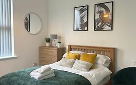 Large Studio With Homely Features!